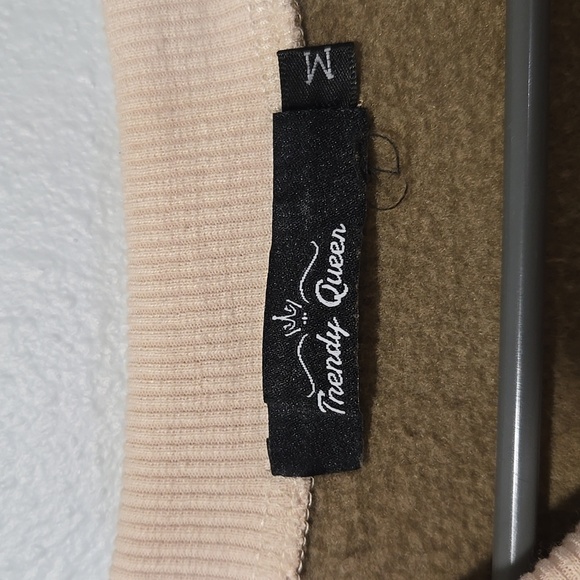 Trendy Queen Brown And Cream Sweatshirt Size Medium - Picture 6 of 8